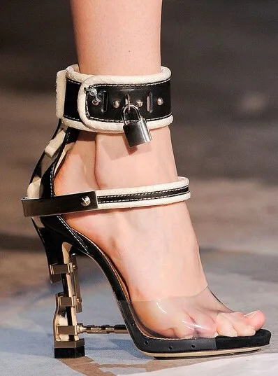 Великолепные босоножки с украшением в виде кристаллов обувь на необычном