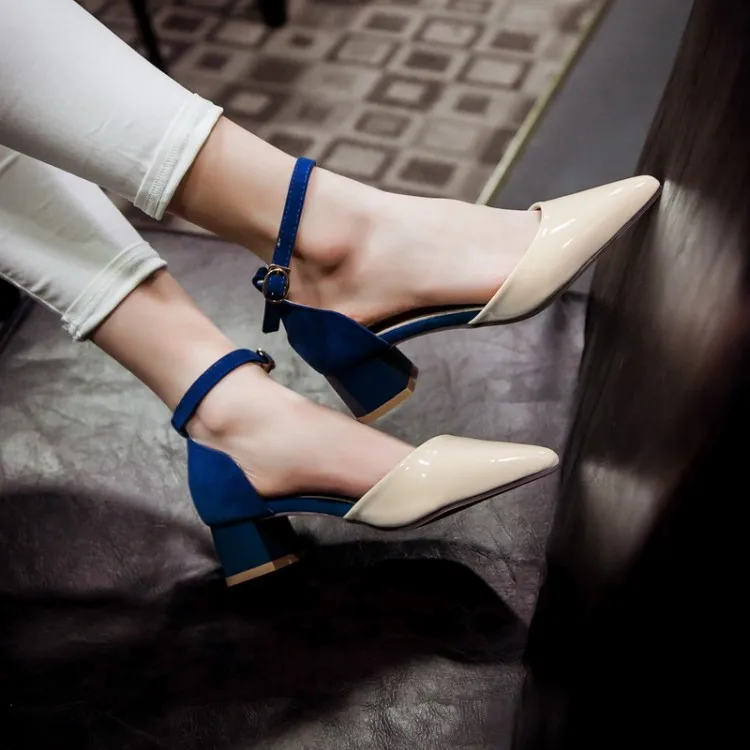 Женские босоножки из лакированной кожи на высоком толстом каблуке с острым