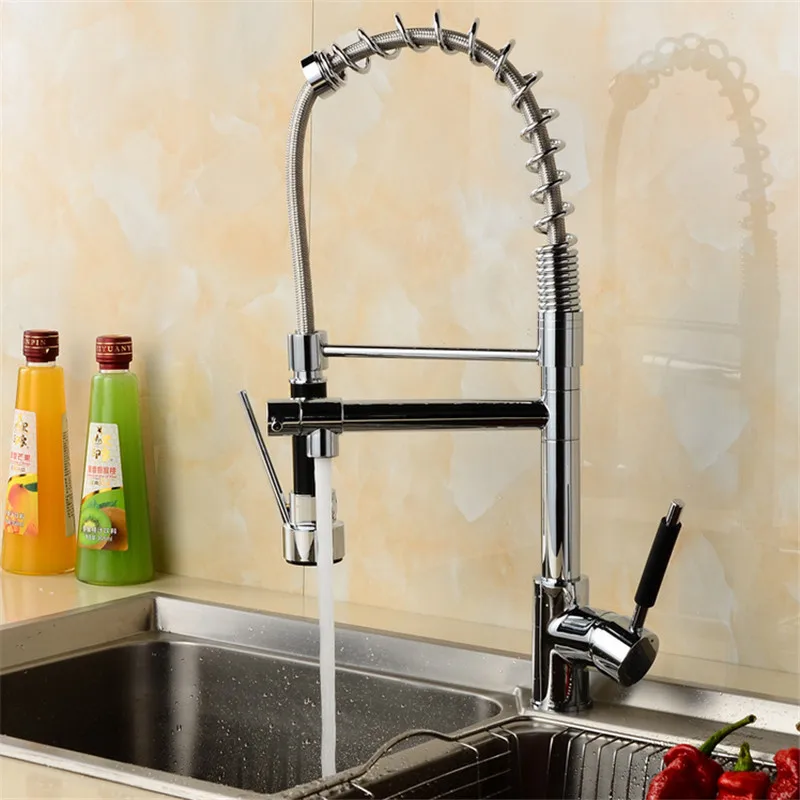 Производители продают хромированные смесители для кухонной раковины