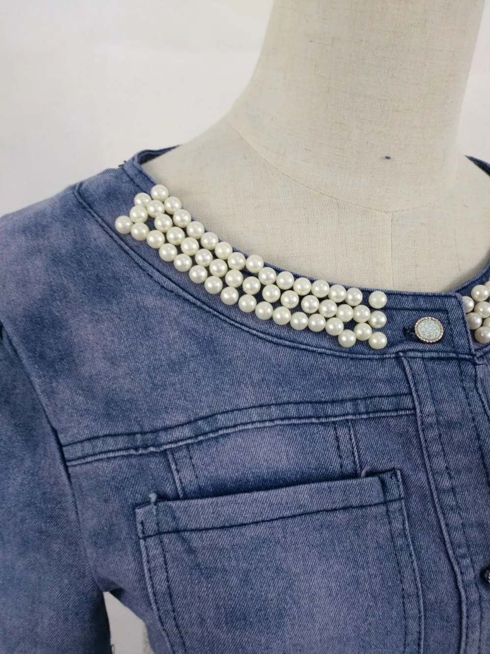 Женская короткая джинсовая куртка 2017 Весенняя Новая модная тонкая вышитая