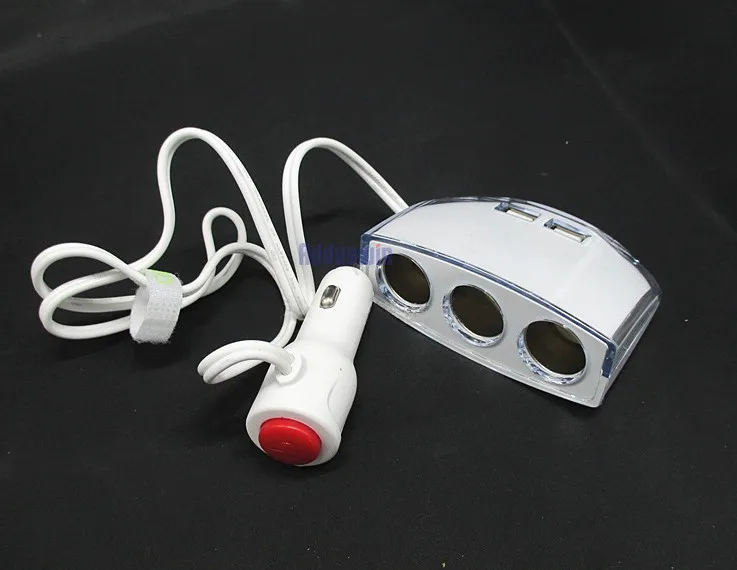 Автомобильное зарядное устройство один на три с двумя USB автомобильный