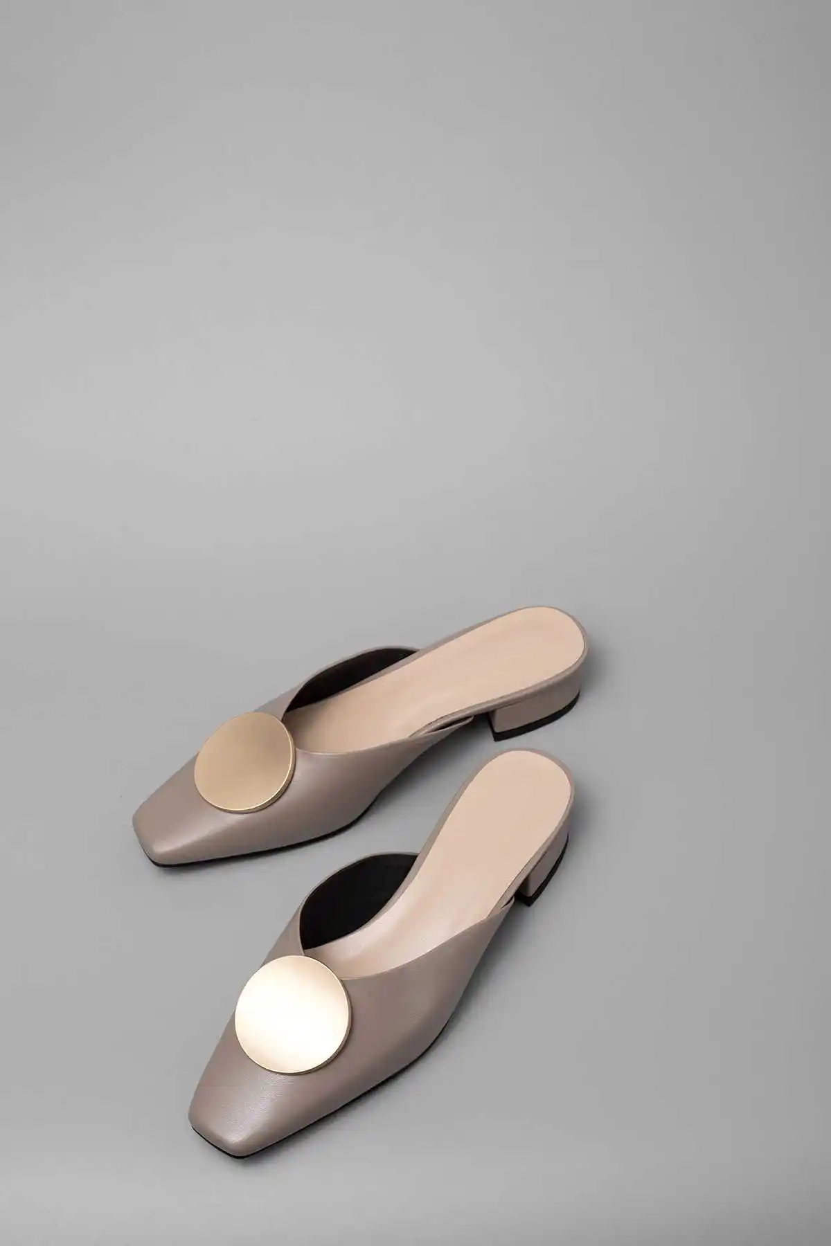 

Krazing Pot full grain leather chunky med heels metal decoration slip on mules classic square toe concise style dating shoes L36