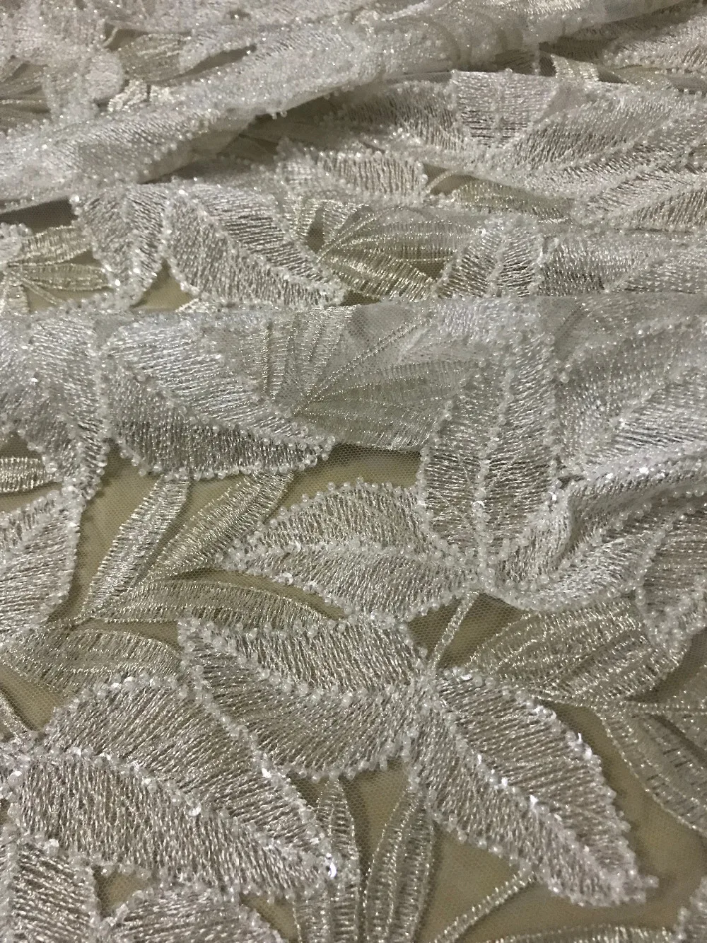 

Белая и золотая нить, французская Тюлевая кружевная ткань с бусинами, новый дизайн африканская сетчатая кружевная ткань