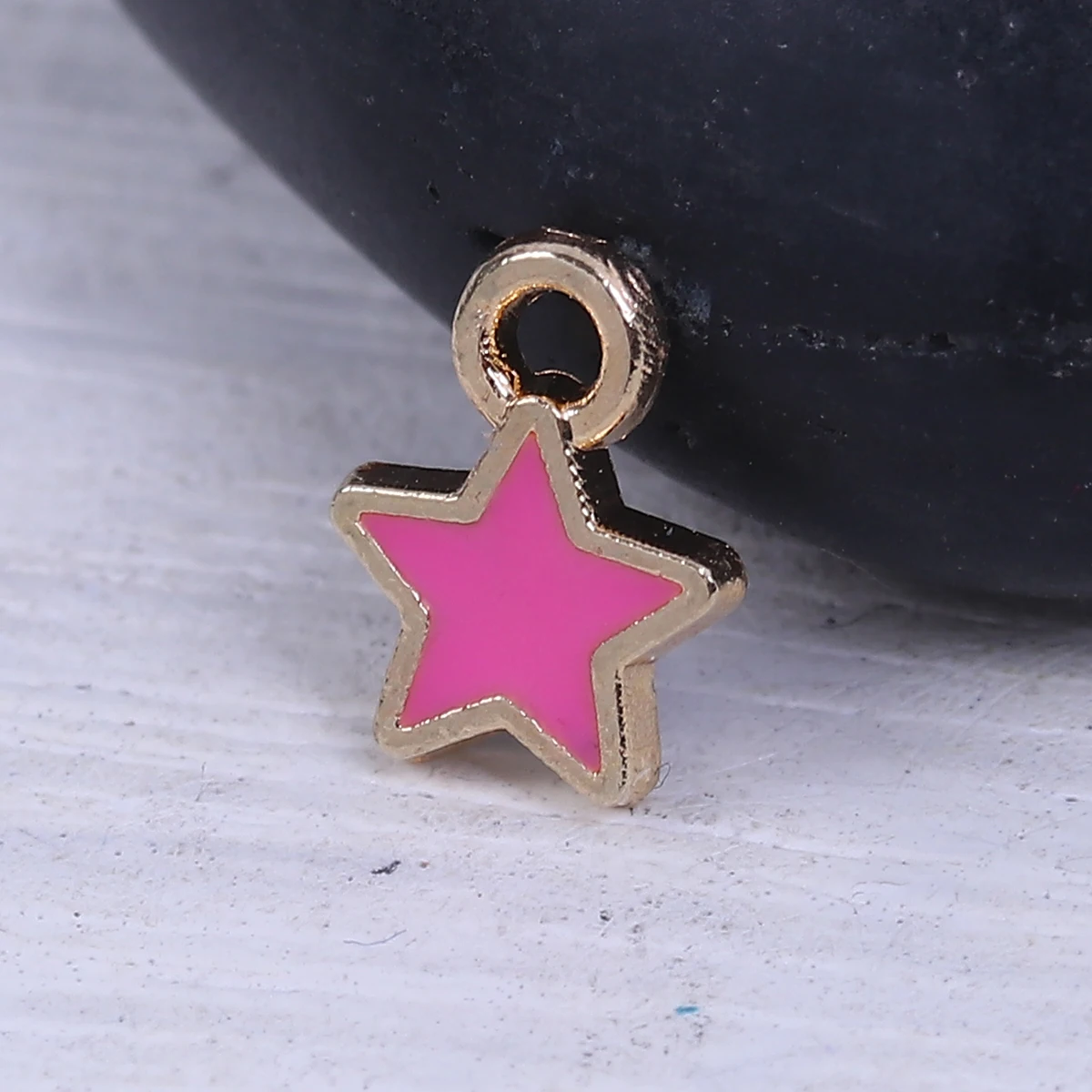 DoreenBeads сплав цинка Galaxy Charms звезда золотой цвет красная эмаль 9 мм (3/8 &quot) x 7 (2/8&quot) 30