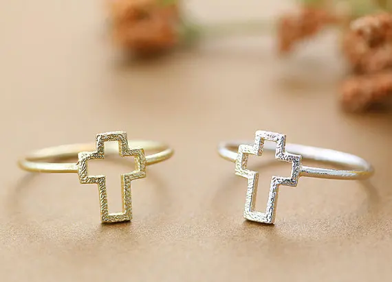 Простое ажурное кольцо с перекрестными линиями серебряные и золотые украшения