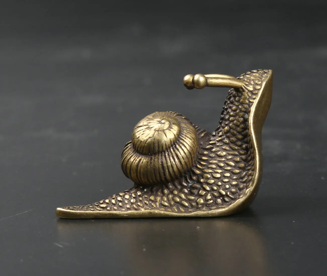 

40MM/1.6" Collection Curio Rare Chinese Fengshui Small Bronze Exquisite Lovely Animal Snail Statue Statuary 38g