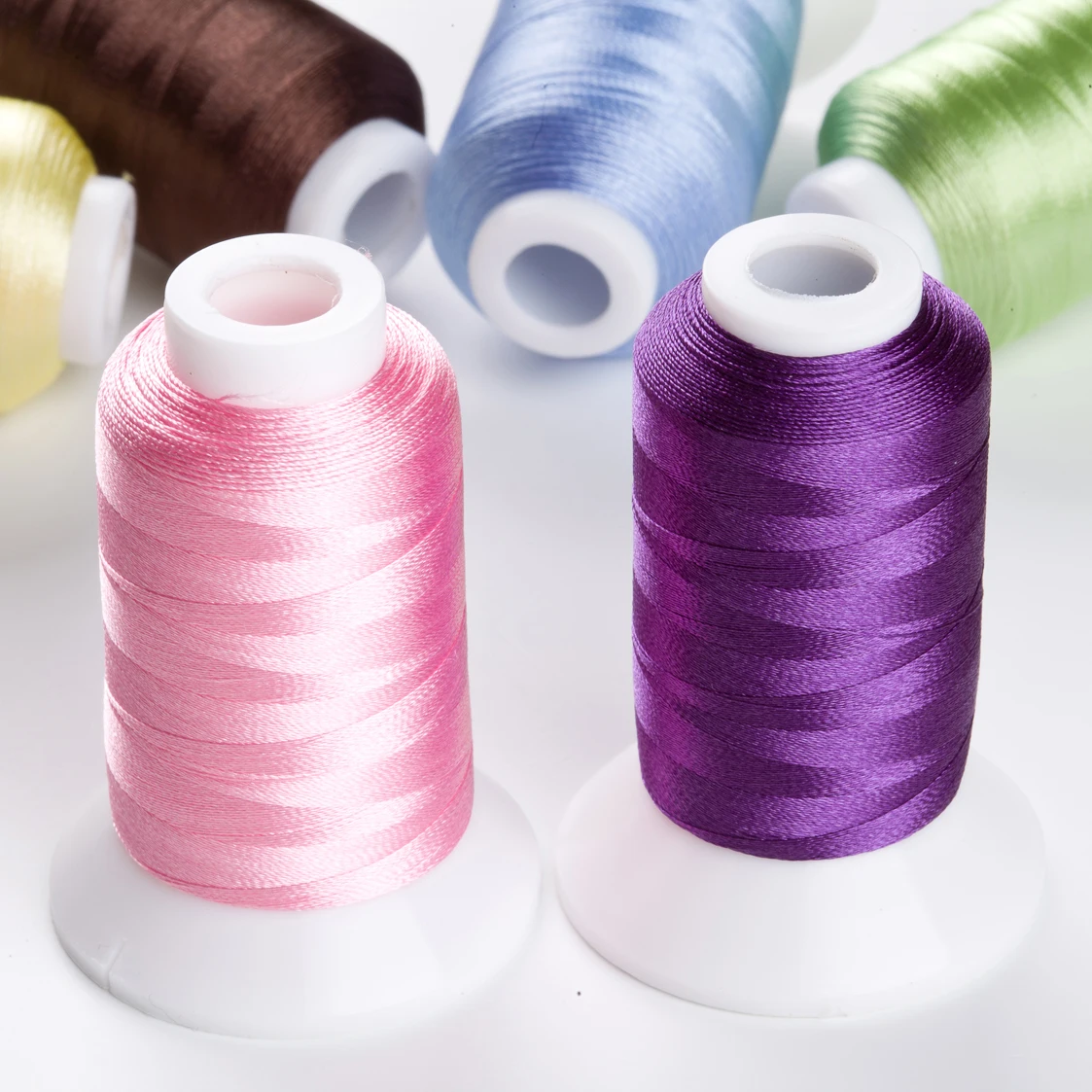 нитки для вышивальных машин simthread. вышивальный полиэстер. нитки полиэстер 120d для компьютерной вышивки палитра. нитки для машинной вышивки. нитки полиэстер 1000м.