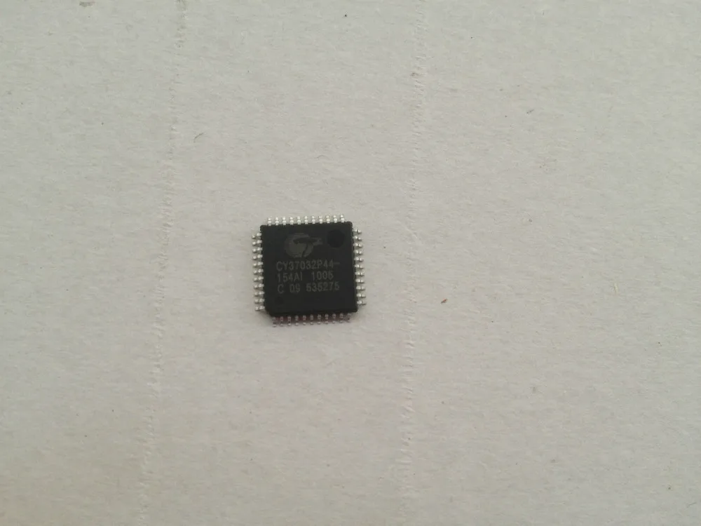 XQV300-4PQ240N XILNIX 5000PCS | Электронные компоненты и принадлежности