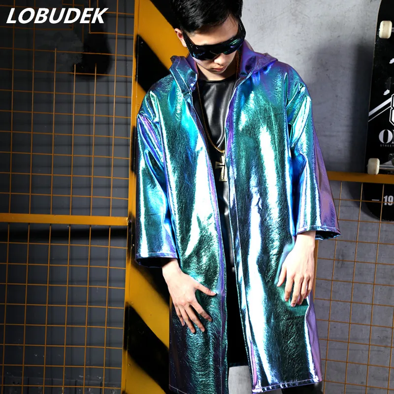 Длинный плащ из искусственного меха фиолетового и синего цвета мужской костюм