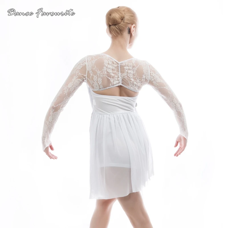 Женское лирическое платье с серебристыми блестками из спандекса и белой