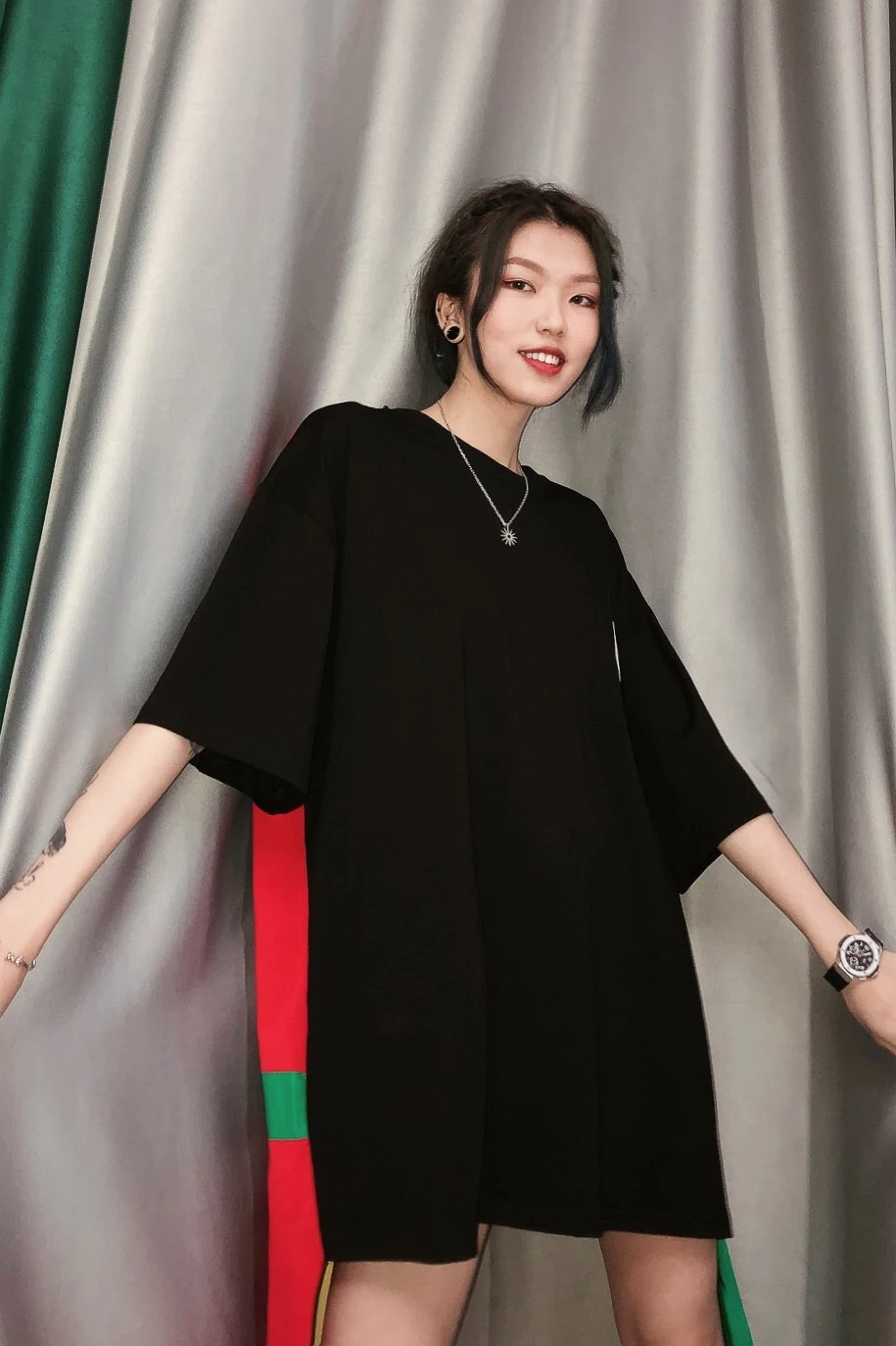 Женская футболка с коротким рукавом мозаичной сеткой асимметричным вырезом и