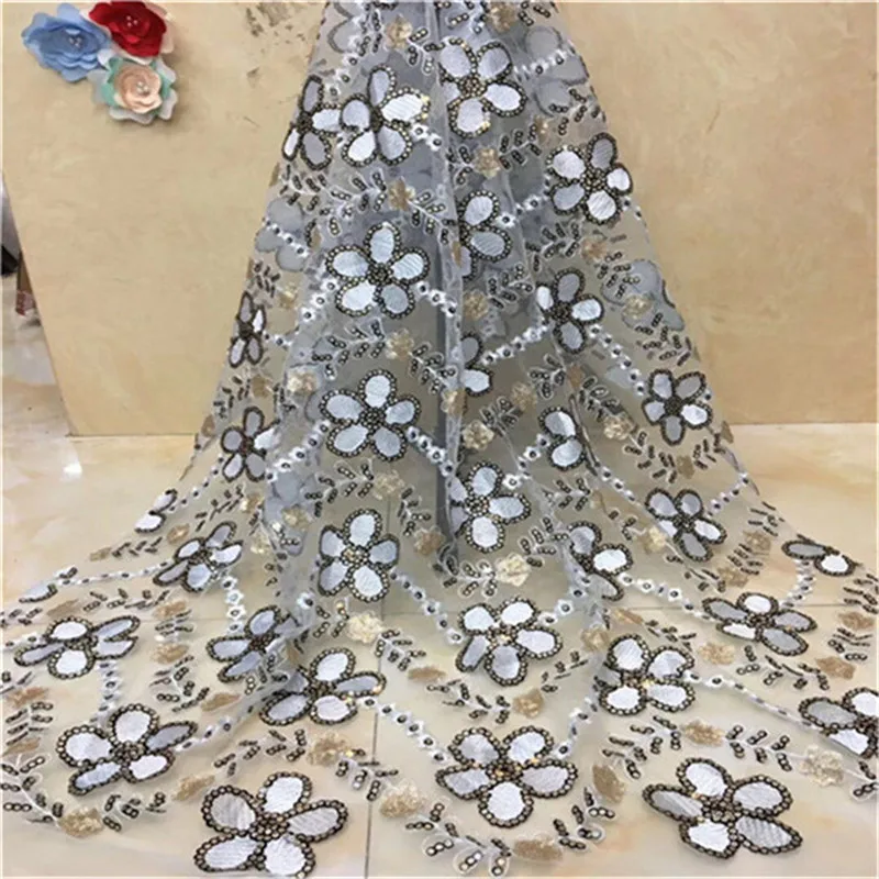 Кружевное платье в нигерийском стиле с цветочным узором и пайетками гипюровое