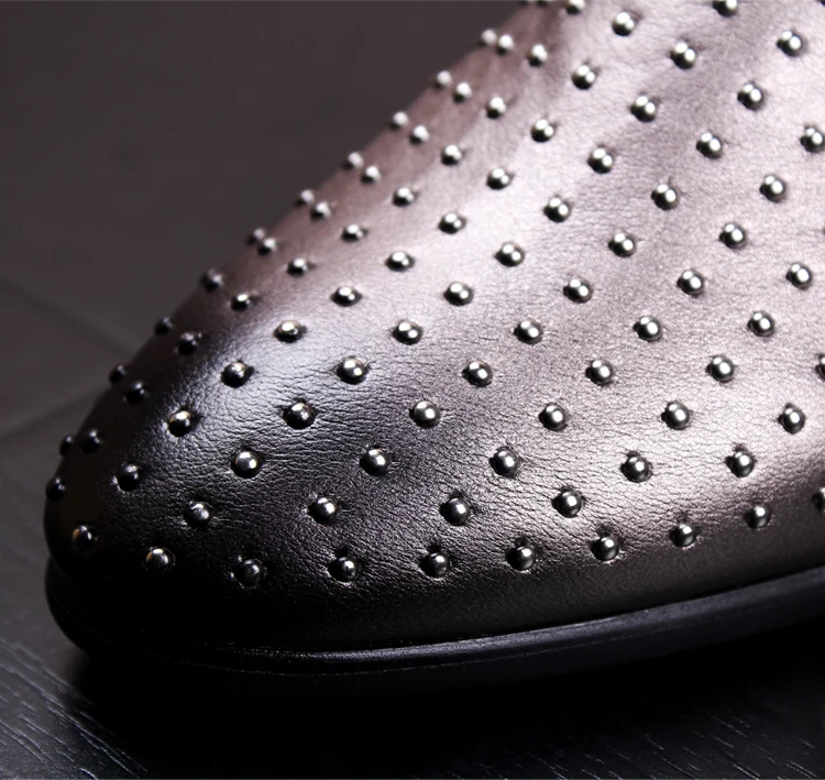 Мужская обувь для вождения кожаные лоферы без шнуровки с заклепками мокасины