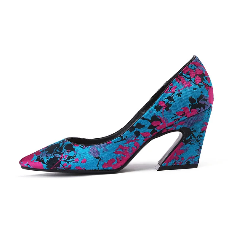 2019 весенние туфли на необычном каблуке с вышивкой женские лодочки острым носком