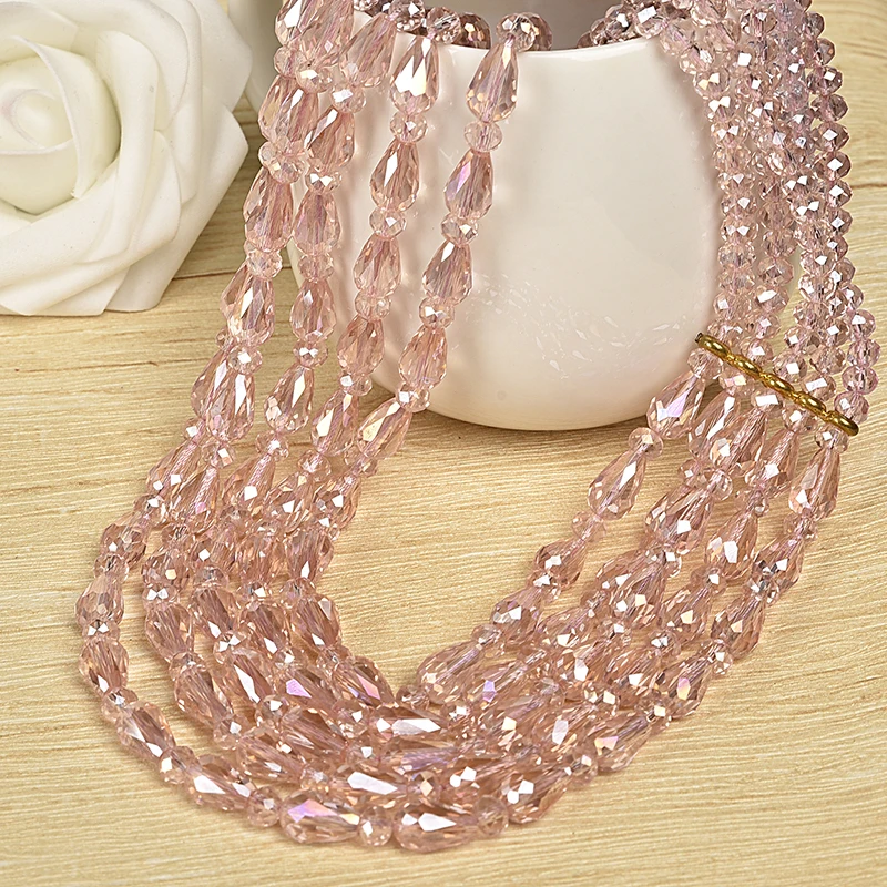 Светильник розового цвета с украшением в виде кристаллов для изготовления