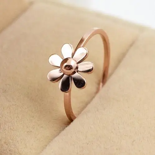 Кольцо женское из нержавеющей стали с цветком ромашки розовое золото | Украшения