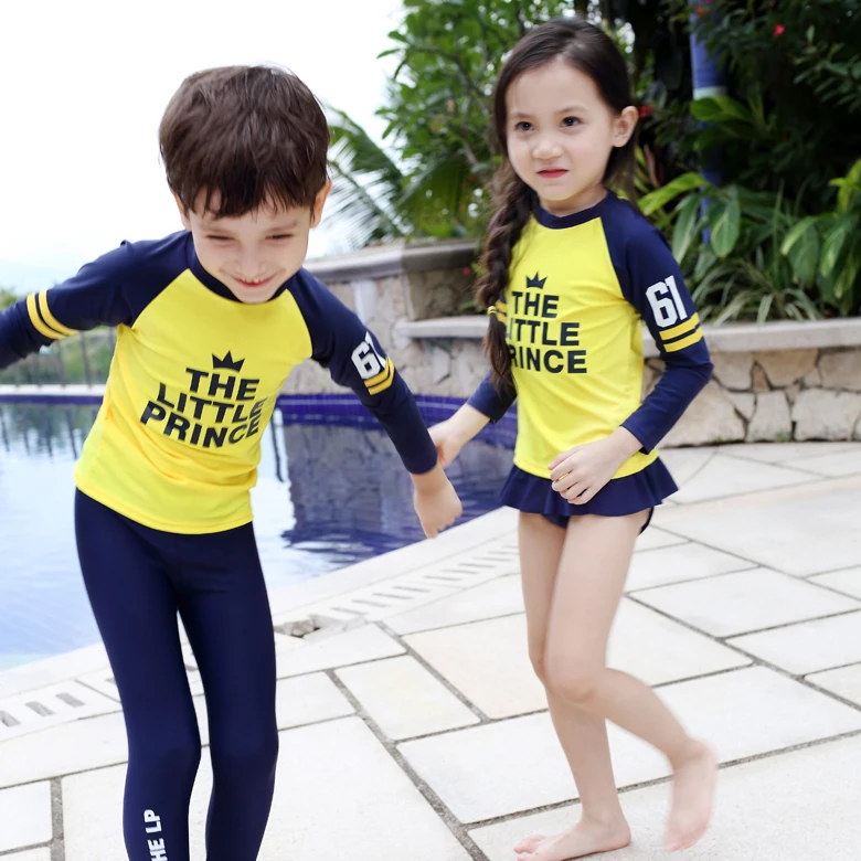 

Boys and Girls Two pieces Swimwear Kids Long Sleeved Swimsuit Children Bathing Suits Beachwear for 3-12 Years