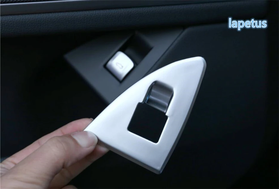 Матовая наклейка-переключатель для багажника BMW 7 серии G11 G12 2016 - 2020 ABS 1 шт. |