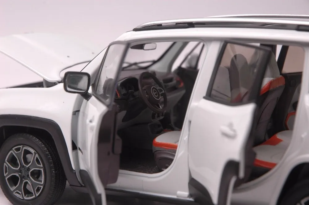 1:18 литая под давлением модель для Jeep Renegade Белый внедорожник сплав игрушечный автомобиль миниатюрная коллекция подарок