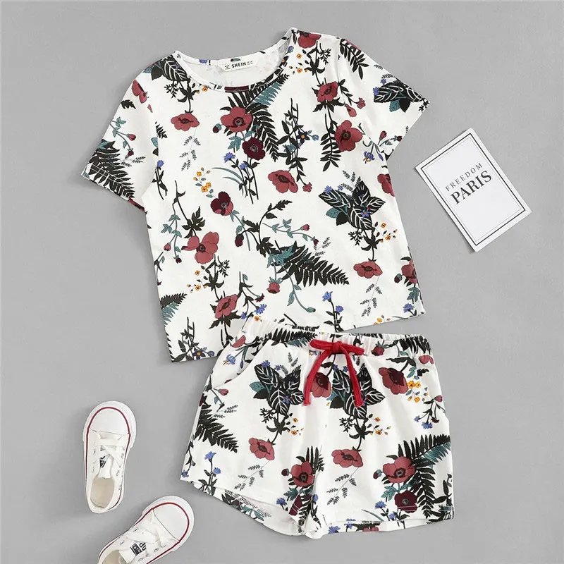 SHEIN/одинаковые комплекты для семьи, топ с растительным принтом для девочек и шорты на завязках, комплект летней хлопковой одежды с короткими рукавами и шортами, одежда для сна