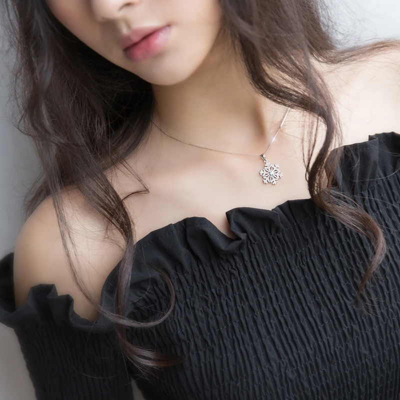 

Luxury 100% Genuine S925 Sterling Silver Christmas Shiny Snowflake Charm Necklace Chain Winter Necklaces & Pendants Bling Gift
