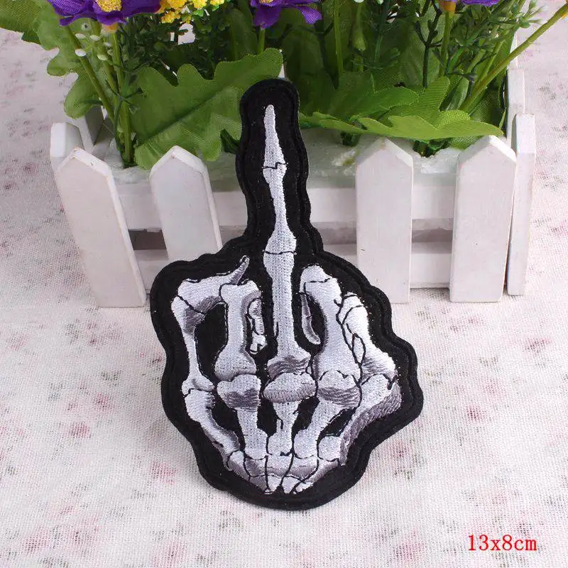Дешевые Вышивка Патчи Для Одежды 1 ШТ. Прокатки Язык Железа На Punk Череп Письмо