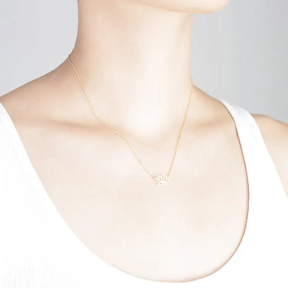 Ожерелье с подвеской маргаритки (10 шт./лот) милое простое ожерелье золотым и