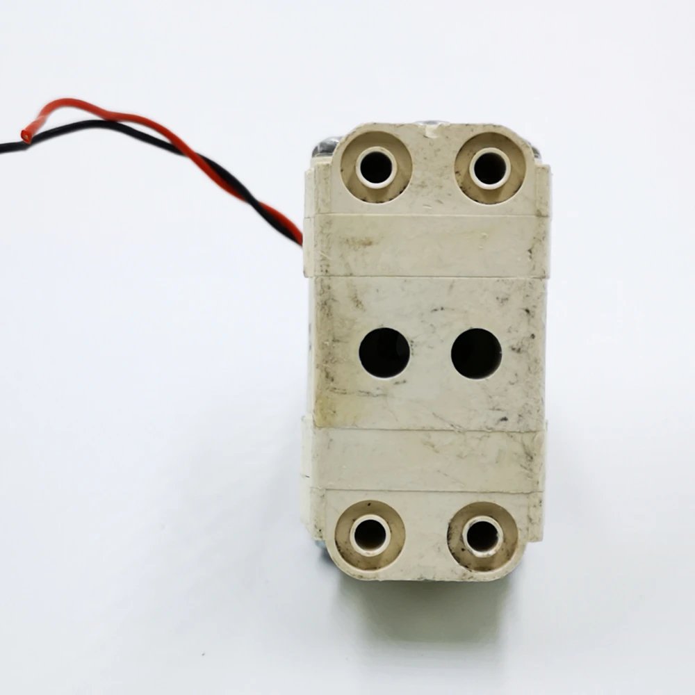 Малогабаритный воздушный насос с двойной головкой и мотором пустотелым стаканом