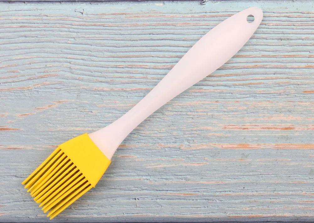 Yellow brush Лучшая силиконовая щетка для выпечки жаропрочная форма для хлеба кисточки для приготовления пищи Кондитерская масляная кисточка для смазывания гриля инструмент новейшая горячая распродажа - Цвет: Yellow brush