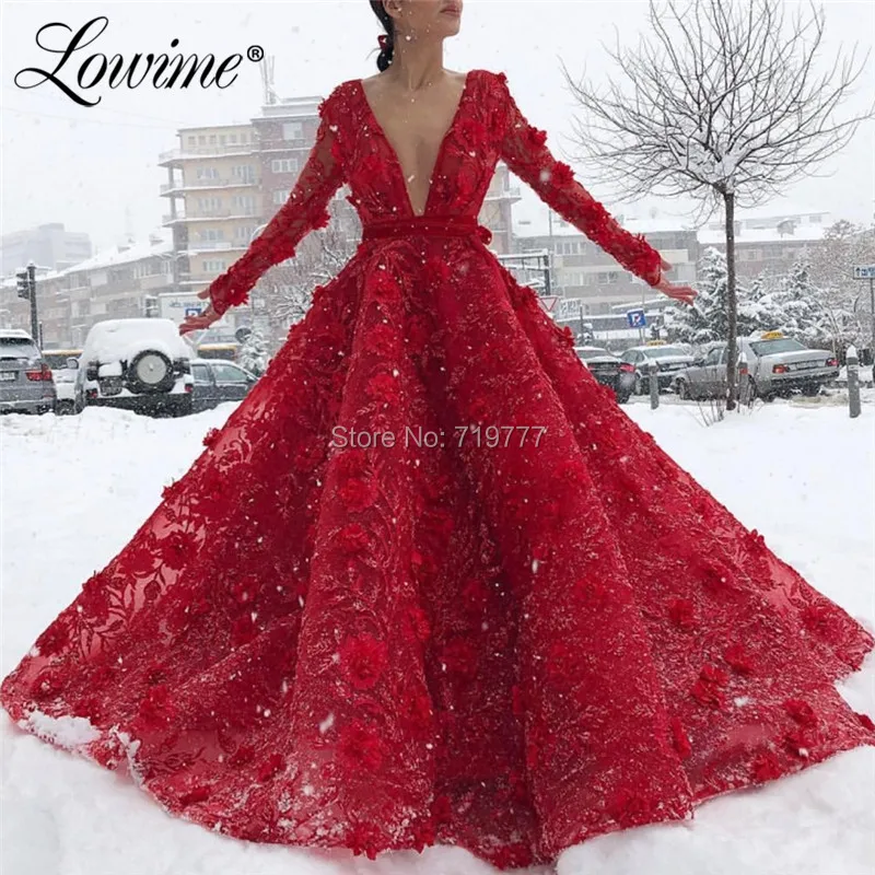 Вечернее платье трапециевидной формы с глубоким v образным вырезом и цветочным