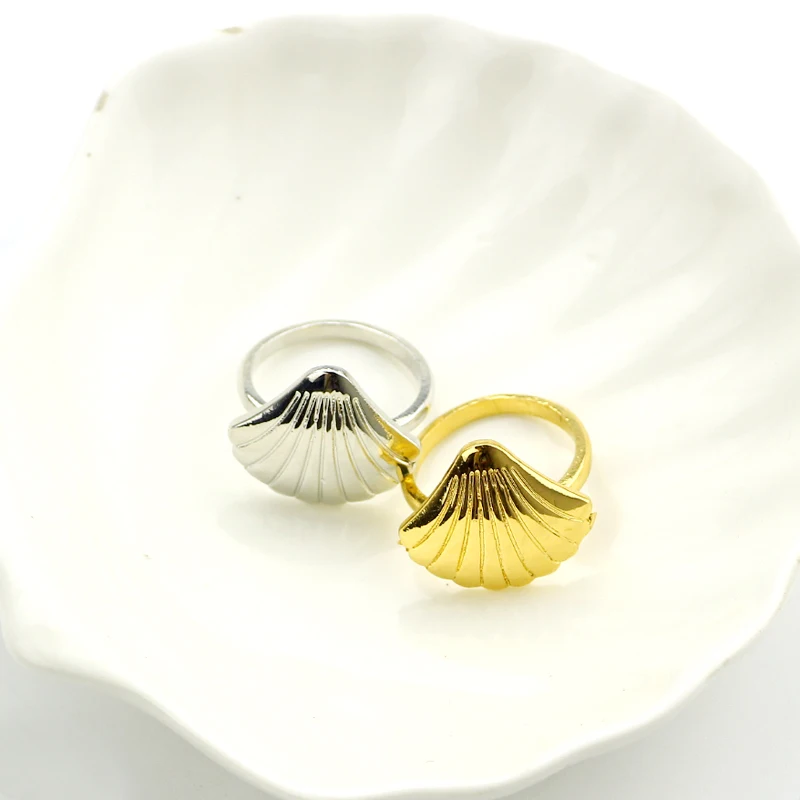 Летнее ювелирное изделие золотого цвета кольцо в виде ракушки восхода солнца
