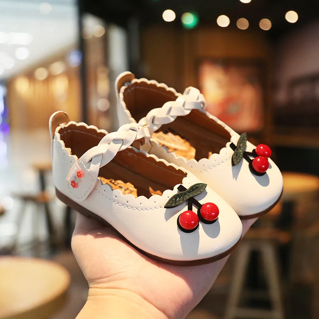 Милые сандалии для девочек с вишенками Высококачественная детская обувь из