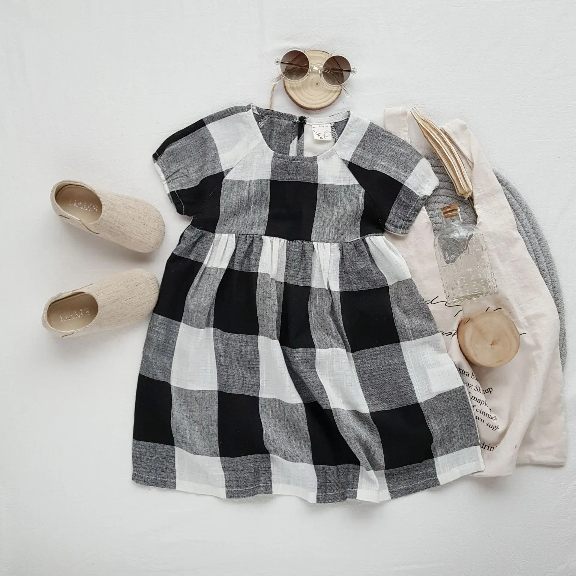 Новое летнее модное черно-белое хлопковое платье с короткими рукавами для