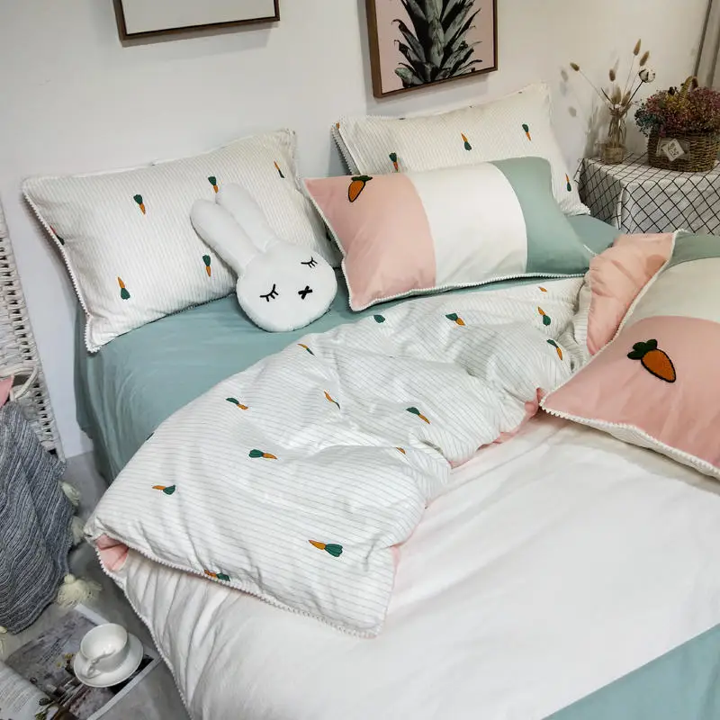 Комплект постельного белья с вышитыми цветами хлопковый комплект