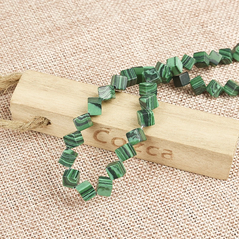 Оптовая продажа Четырехсторонние малахитовые каменные бусы 6*6*6 мм подходит для