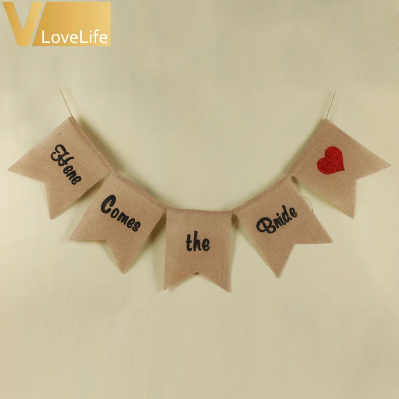Знак здесь приходит Невеста баннер из мешковины гирлянда лента винтажный