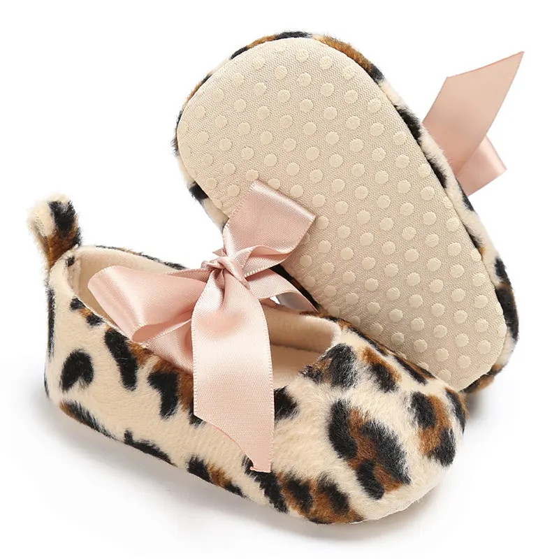 Фото Детская обувь для кроватки с леопардовым принтом мягкая нескользящая подошва