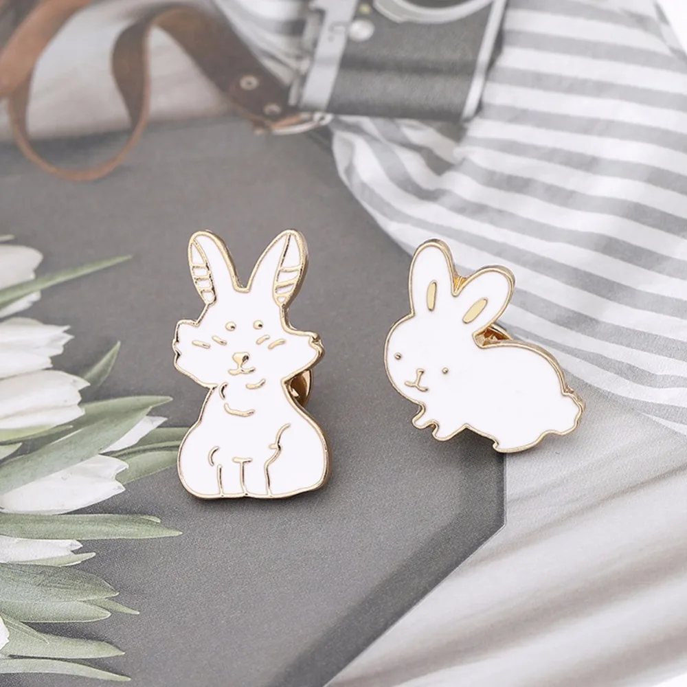 Милый белый кролик Золотая брошь Kawaii мультяшная Пряжка Pin эмали сплава нагрудный