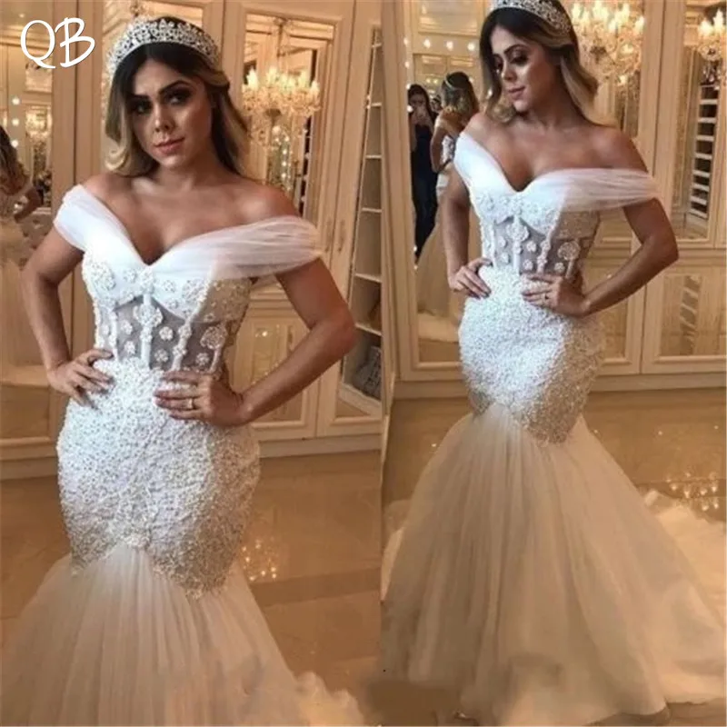 Свадебное платье с рукавами крылышками Русалочки из тюля и кружева украшенное