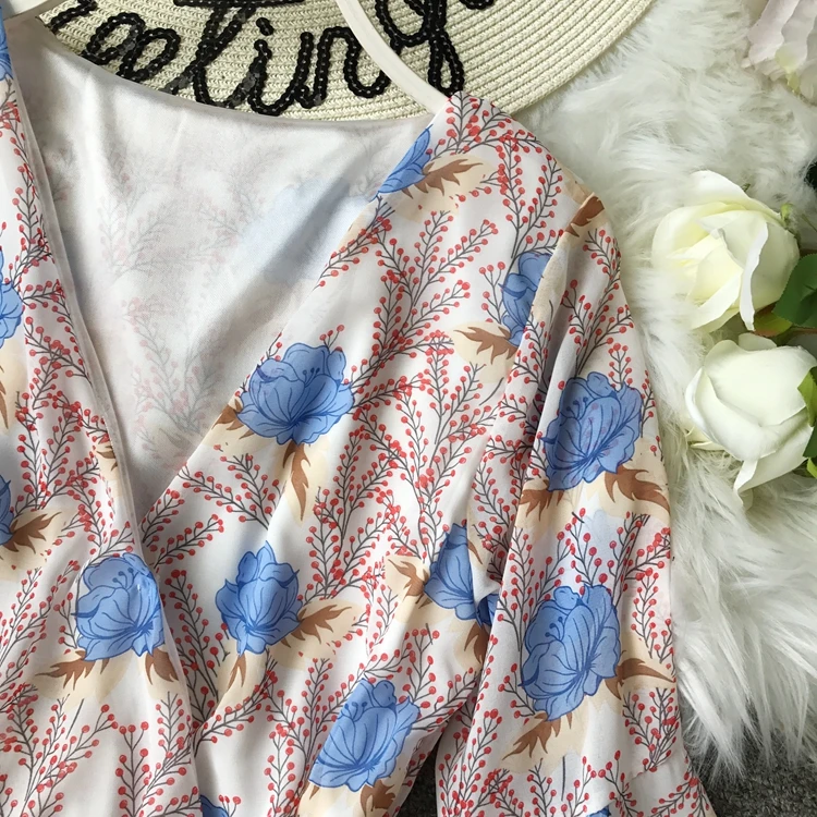 Цветочный короткий женский комбинезон с v-образным вырезом, пляжный Boho с принтом, с рюшами, сексуальный корейский элегантный шифоновый ромперы-туники, летний женский комбинезон