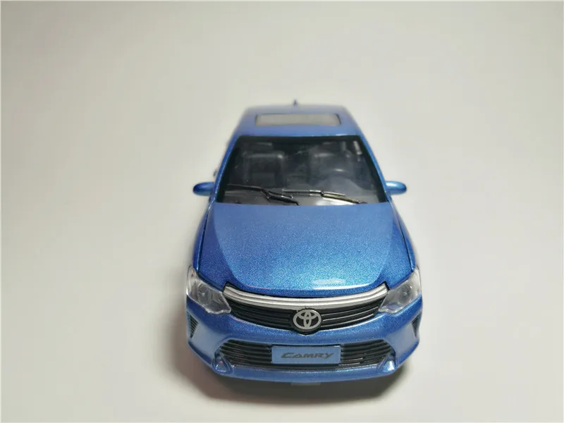 Новинка 1:32 игрушечная машинка Toyota Camry литая под давлением модель автомобиля Миниатюрная модель звуковая и светильник Модель автомобиля игрушки для детей