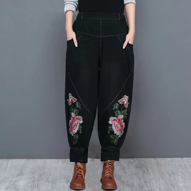 

Женские шаровары с вышивкой, свободные джинсы из смесового хлопка размера плюс, повседневные Капри с эластичной талией в национальном стил...