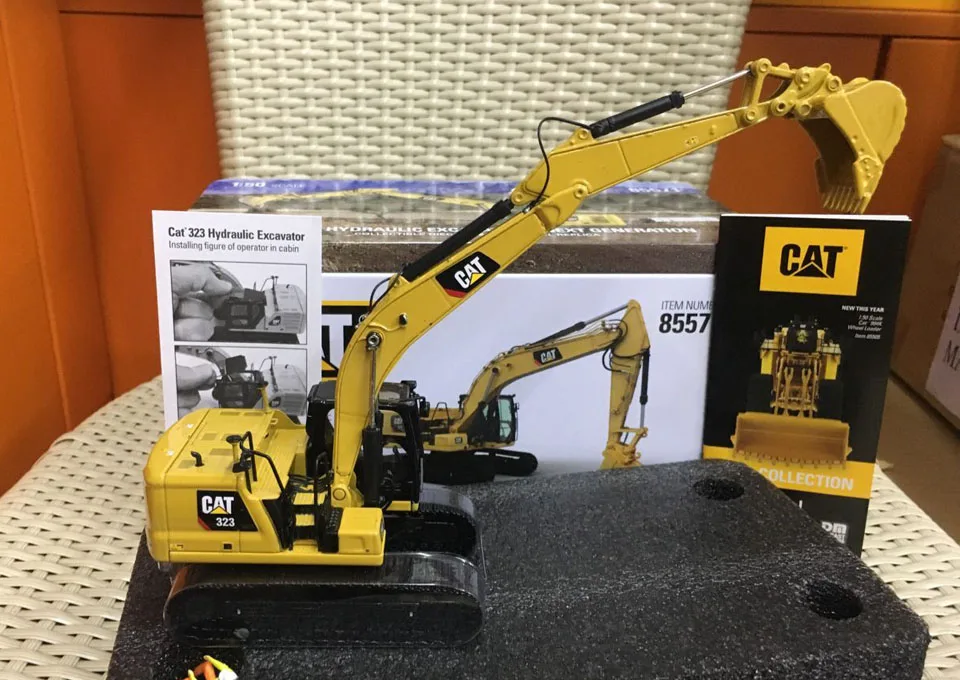 Caterpillar Cat 323 гидравлический экскаватор следующего поколения 1/50 масштаб