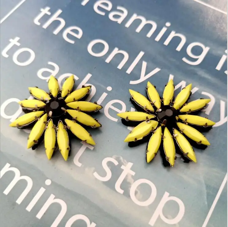 5 Pcs Rhinestone sun flower Beaded Patch for Clothing Sewing on Beading Applique Shirt Shoes Bags Apparel DIY Decoration Patches |