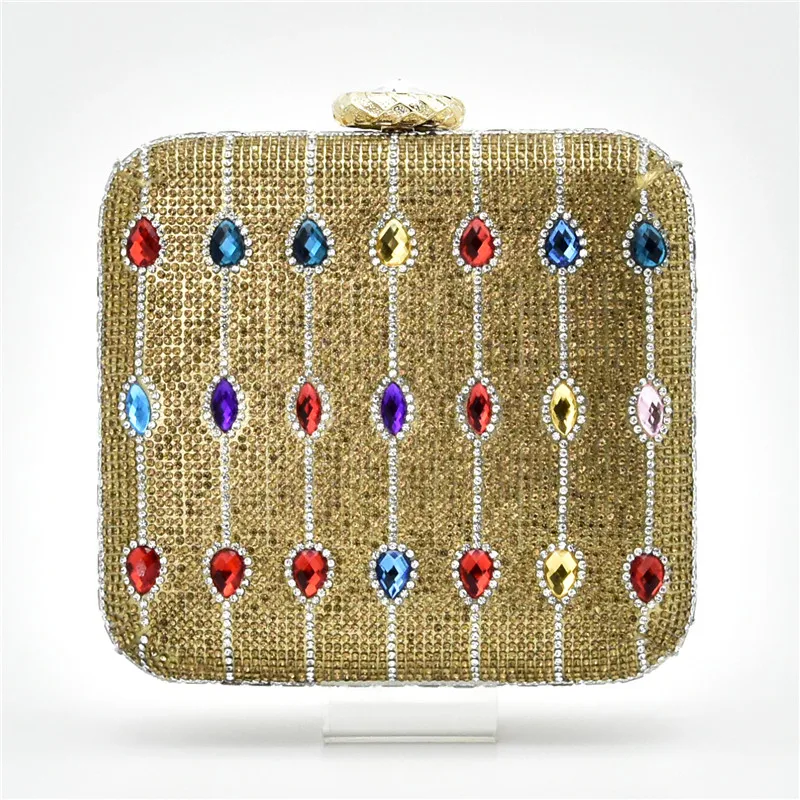 Комплект из итальянских туфель и сумочки золотистого цвета украшенные стразами