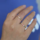 Женское кольцо с круглым ободком из серебра 925 пробы с разноцветным фианитом