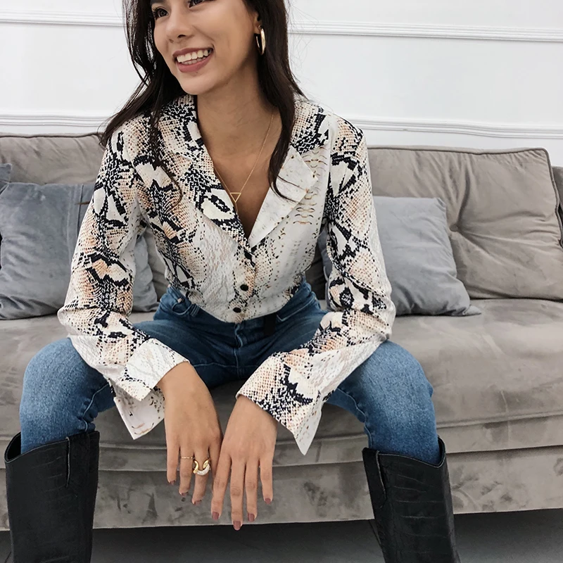

Женские топы с длинным рукавом и змеиным принтом, пикантные свободные винтажные топы с V-образным вырезом и змеиным принтом, рубашки из змеи...
