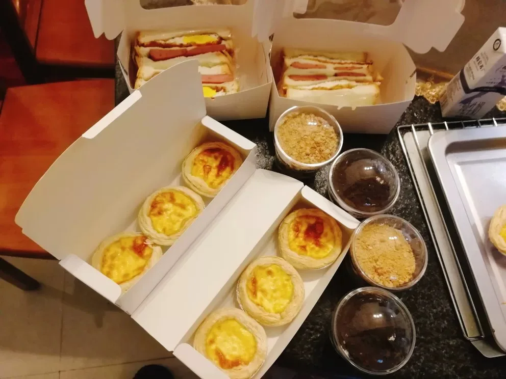 20 снежинки, коробка для торта, печенье, нуга, клюква, говядины, сахарный желток, коробка для торта, маленький чистый мешок