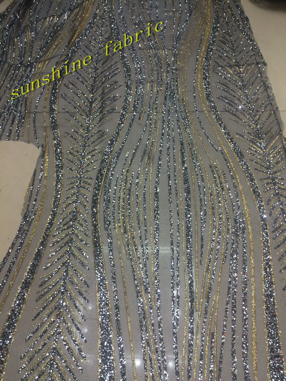 

Блестящая сетчатая кружевная ткань с ручным принтом и блестками для пилы/вечернего платья/сцены