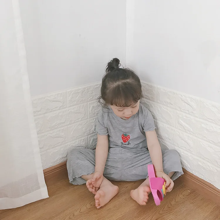 Летние милые пижамные комплекты с принтом клубники для девочек 1-7 лет, Детская футболка из чистого хлопка с короткими рукавами+ штаны, костюмы из 2 предметов